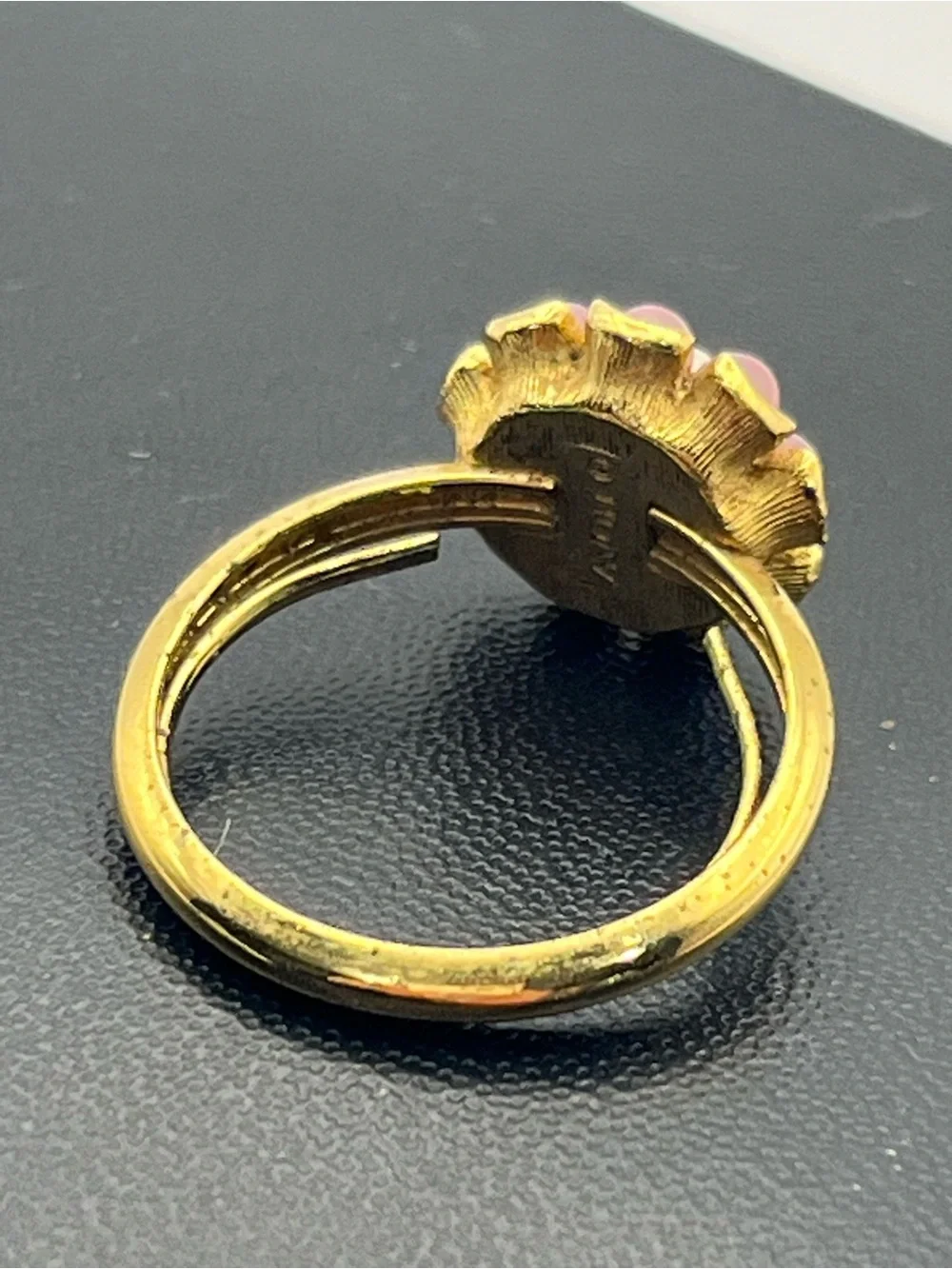 Daisy flower pale pink/ purple gold tone vintage ring size 9 faux pearl